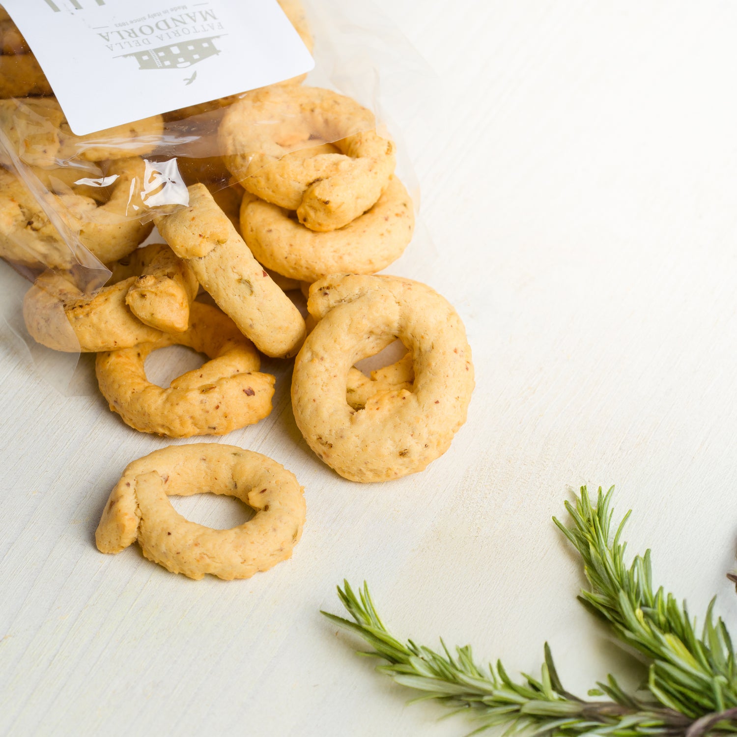 TARALLI MANDORLA E ROSMARINO - 250g